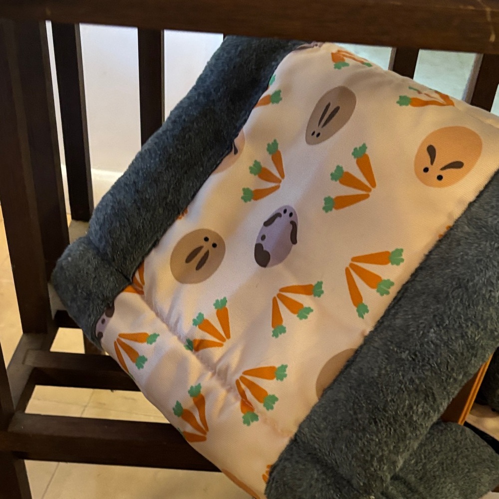 Plush Bunny & Carrot Print Baby Crib Bedding Pad - Gray Trim
